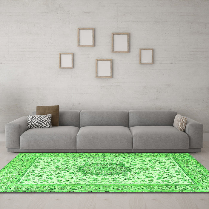 Machine Washable Medallion Green Traditional Area Rugs in a Living Room,, wshtr2736grn