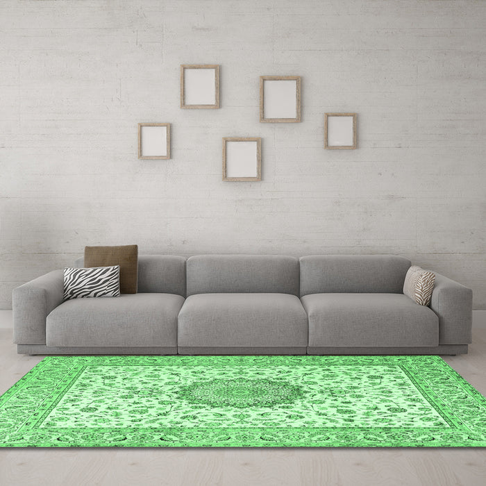 Machine Washable Medallion Emerald Green Traditional Area Rugs in a Living Room,, wshtr2736emgrn