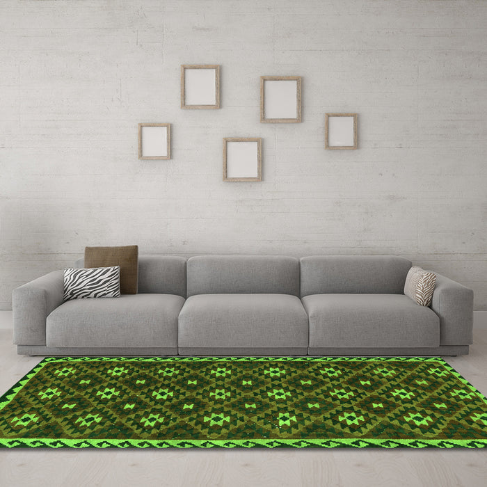 Machine Washable Persian Green Traditional Area Rugs in a Living Room,, wshtr2738grn