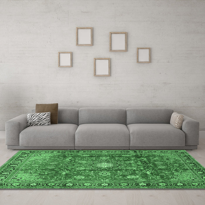 Machine Washable Persian Emerald Green Traditional Area Rugs in a Living Room,, wshtr2739emgrn
