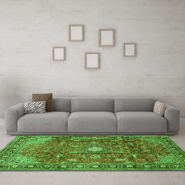 Machine Washable Persian Green Traditional Area Rugs in a Living Room,, wshtr2739grn