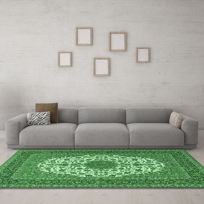 Machine Washable Medallion Emerald Green Traditional Area Rugs in a Living Room,, wshtr2741emgrn