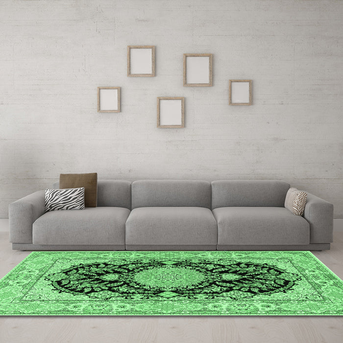 Machine Washable Medallion Emerald Green Traditional Area Rugs in a Living Room,, wshtr2742emgrn
