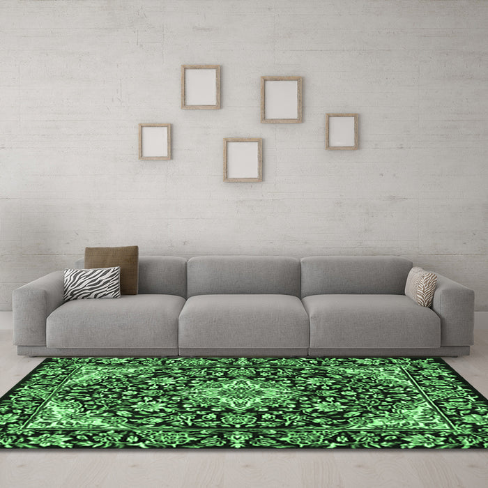 Machine Washable Medallion Emerald Green Traditional Area Rugs in a Living Room,, wshtr2744emgrn