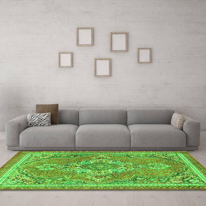 Machine Washable Persian Green Traditional Area Rugs in a Living Room,, wshtr2746grn
