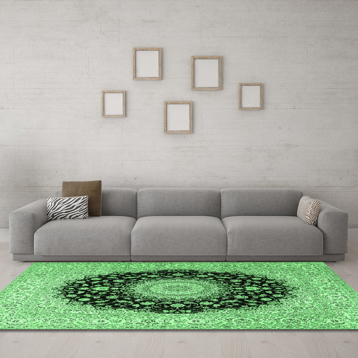 Machine Washable Medallion Emerald Green Traditional Area Rugs in a Living Room,, wshtr2747emgrn