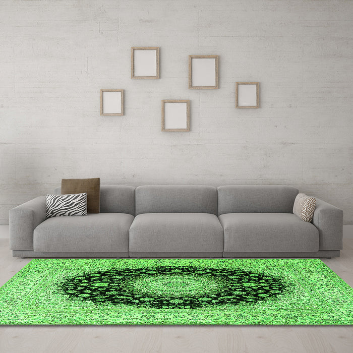 Machine Washable Medallion Green Traditional Area Rugs in a Living Room,, wshtr2747grn