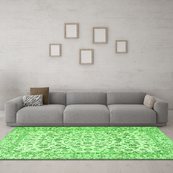 Machine Washable Persian Green Traditional Area Rugs in a Living Room,, wshtr2748grn