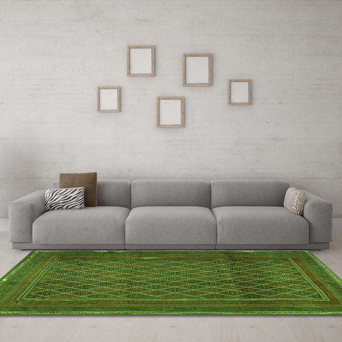 Machine Washable Persian Green Traditional Area Rugs in a Living Room,, wshtr2750grn