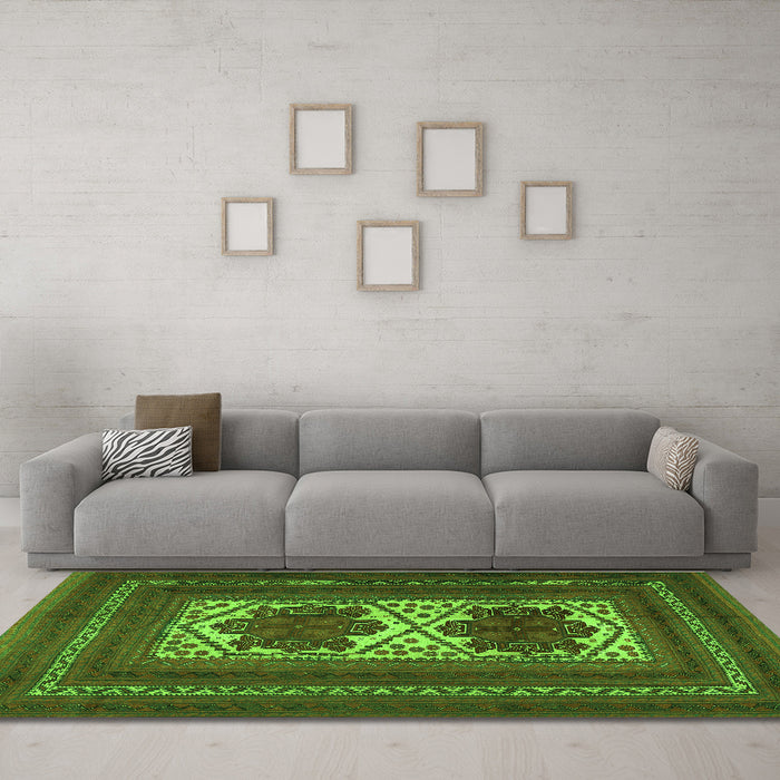 Machine Washable Persian Green Traditional Area Rugs in a Living Room,, wshtr2752grn