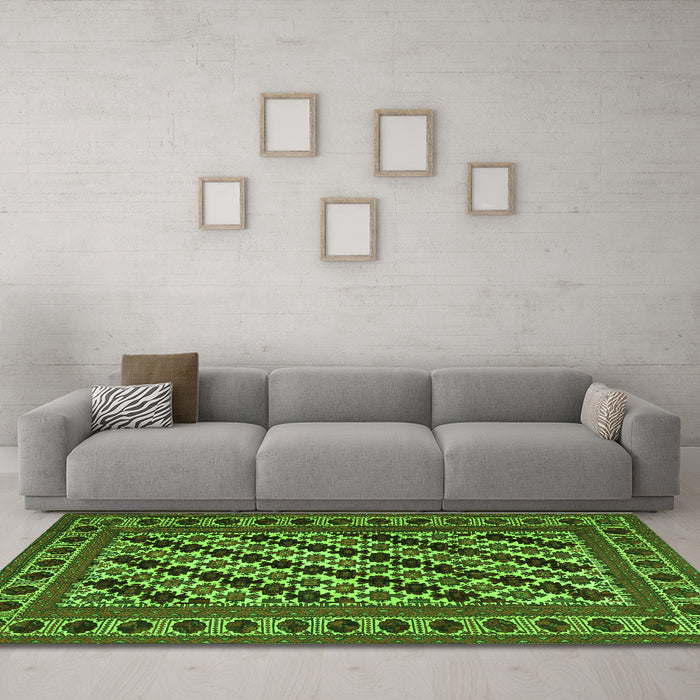 Machine Washable Persian Green Traditional Area Rugs in a Living Room,, wshtr2753grn