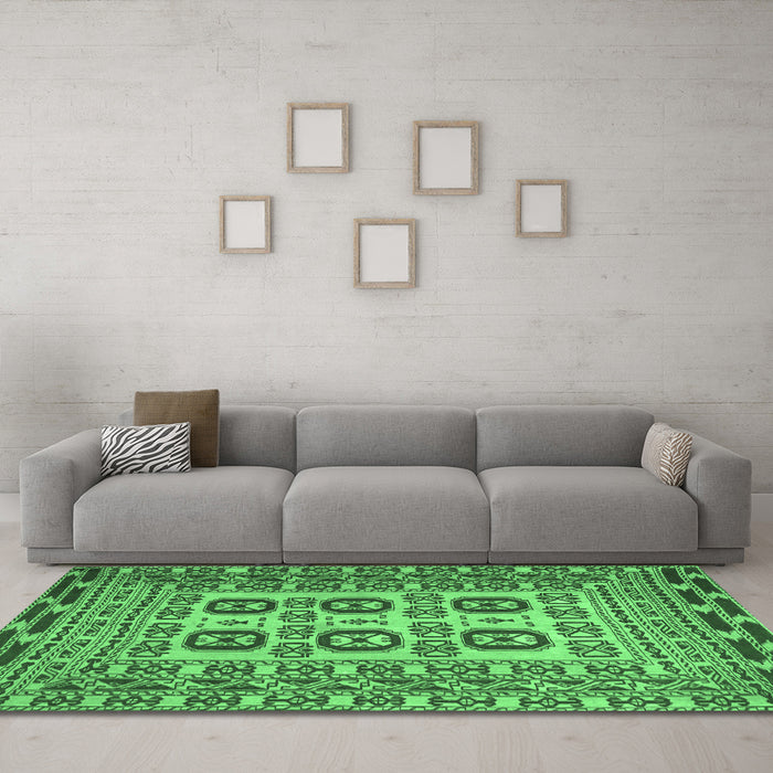 Machine Washable Persian Emerald Green Traditional Area Rugs in a Living Room,, wshtr2764emgrn