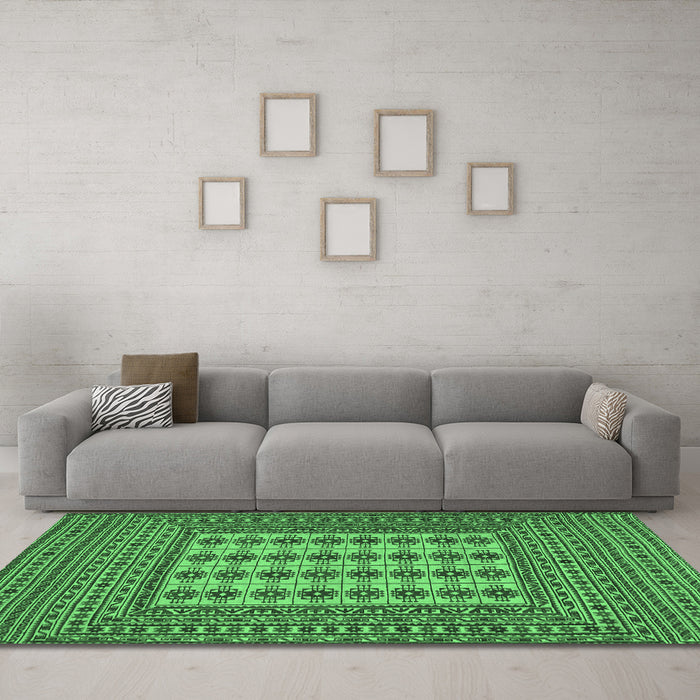 Machine Washable Persian Emerald Green Traditional Area Rugs in a Living Room,, wshtr2765emgrn