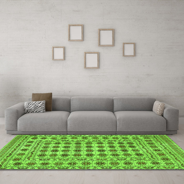Machine Washable Persian Green Traditional Area Rugs in a Living Room,, wshtr2766grn