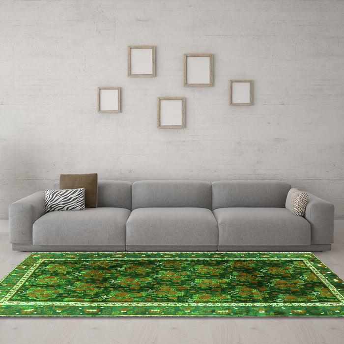 Machine Washable Persian Green Traditional Area Rugs in a Living Room,, wshtr2775grn