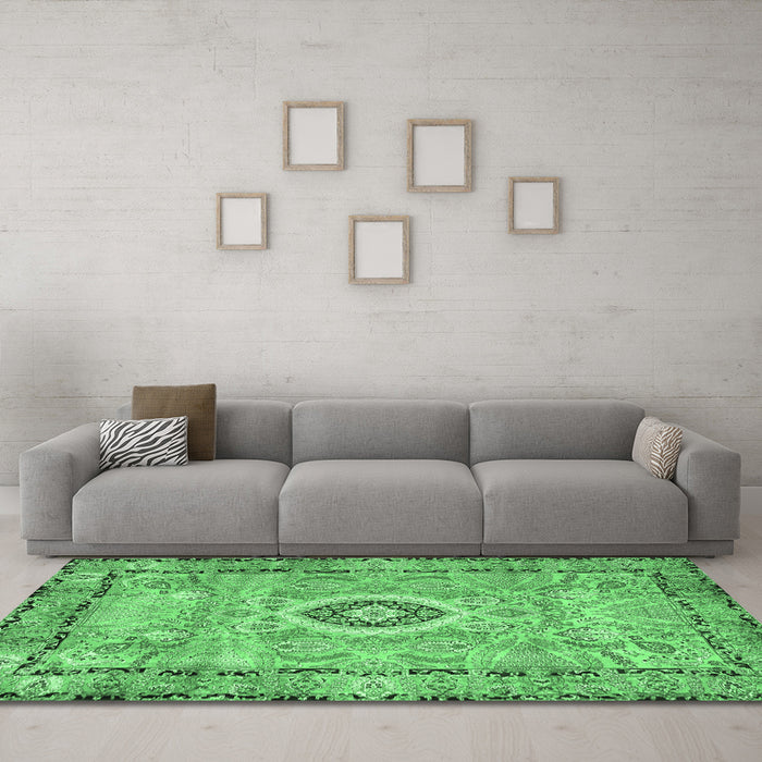 Machine Washable Persian Emerald Green Traditional Area Rugs in a Living Room,, wshtr2778emgrn
