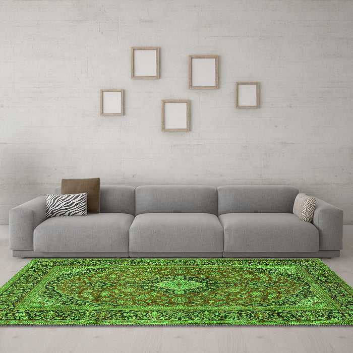 Machine Washable Persian Green Traditional Area Rugs in a Living Room,, wshtr2779grn