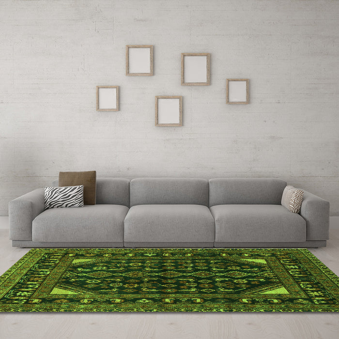 Machine Washable Persian Green Traditional Area Rugs in a Living Room,, wshtr277grn