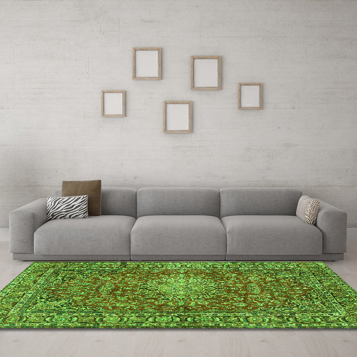 Machine Washable Persian Green Traditional Area Rugs in a Living Room,, wshtr2780grn