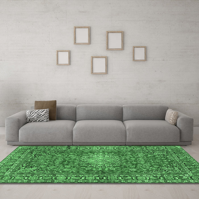 Machine Washable Persian Emerald Green Traditional Area Rugs in a Living Room,, wshtr2780emgrn
