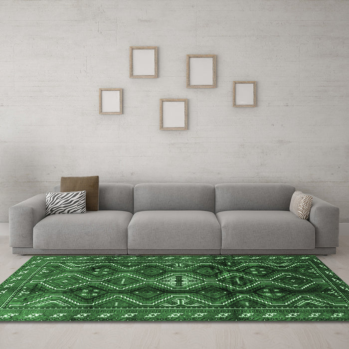 Machine Washable Persian Emerald Green Traditional Area Rugs in a Living Room,, wshtr2788emgrn