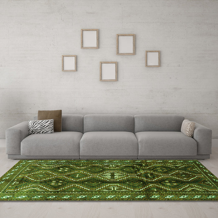 Machine Washable Persian Green Traditional Area Rugs in a Living Room,, wshtr2788grn