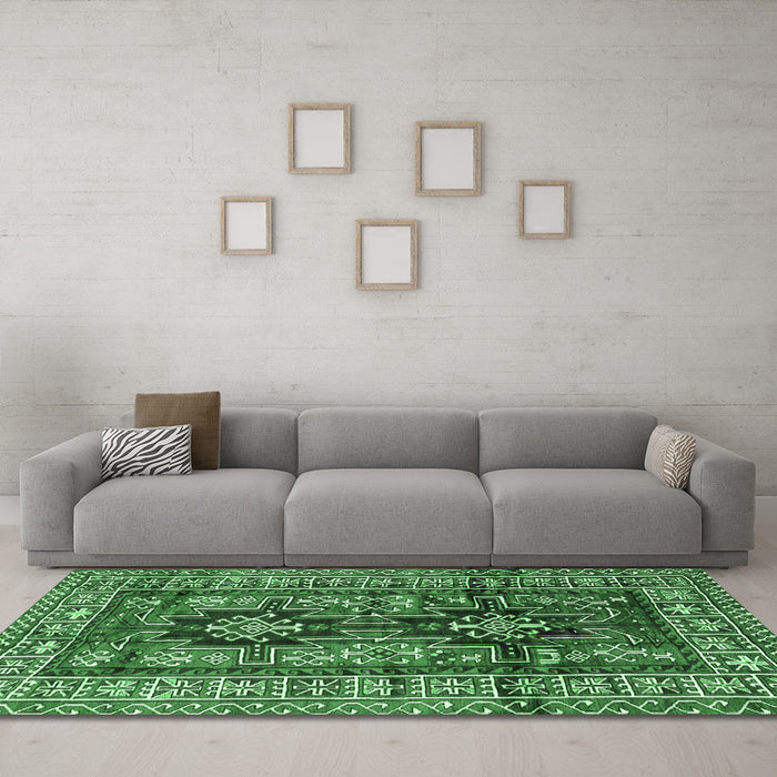 Machine Washable Persian Emerald Green Traditional Area Rugs in a Living Room,, wshtr2789emgrn