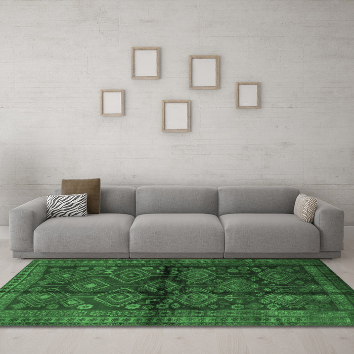 Machine Washable Persian Emerald Green Traditional Area Rugs in a Living Room,, wshtr2790emgrn