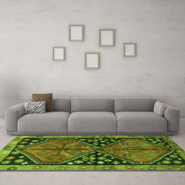 Machine Washable Persian Green Traditional Area Rugs in a Living Room,, wshtr2791grn