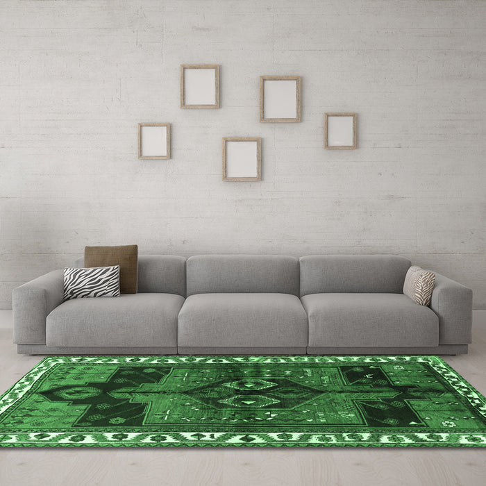 Machine Washable Persian Emerald Green Traditional Area Rugs in a Living Room,, wshtr2793emgrn