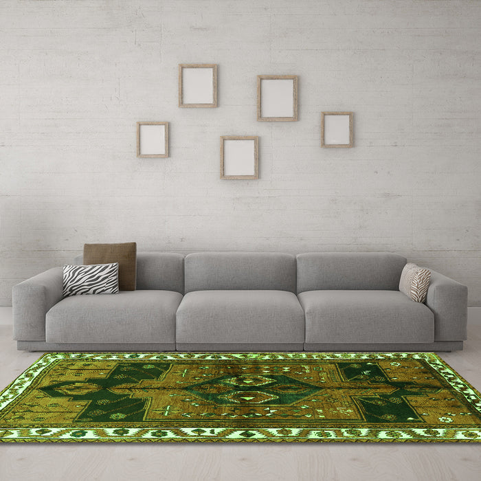 Machine Washable Persian Green Traditional Area Rugs in a Living Room,, wshtr2793grn