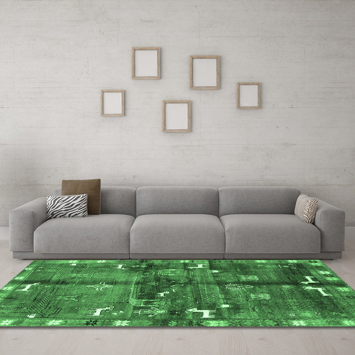 Machine Washable Animal Emerald Green Traditional Area Rugs in a Living Room,, wshtr2794emgrn