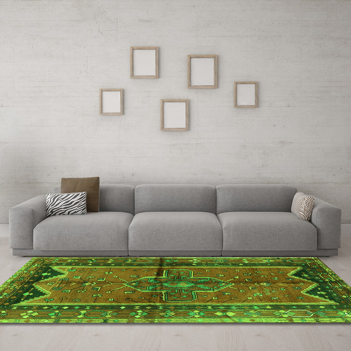 Machine Washable Persian Green Traditional Area Rugs in a Living Room,, wshtr2797grn