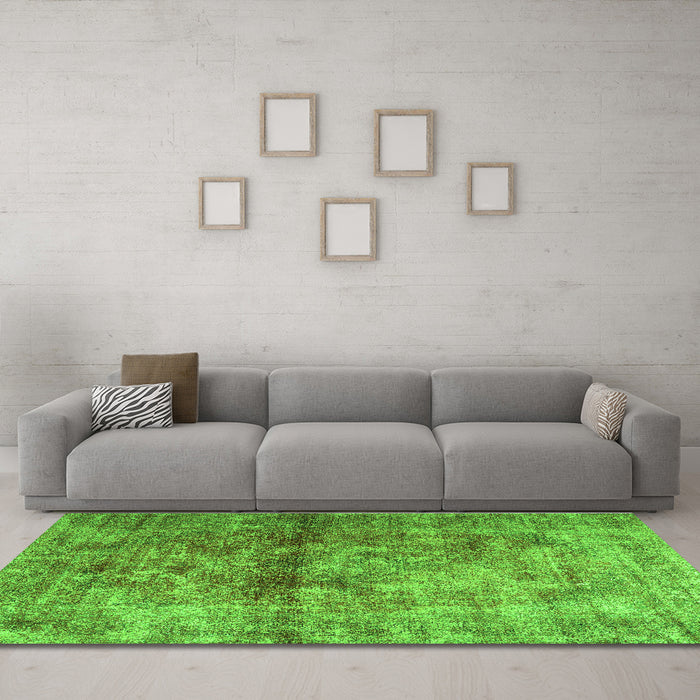Machine Washable Persian Green Traditional Area Rugs in a Living Room,, wshtr2798grn