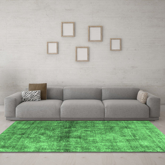 Machine Washable Persian Emerald Green Traditional Area Rugs in a Living Room,, wshtr2798emgrn