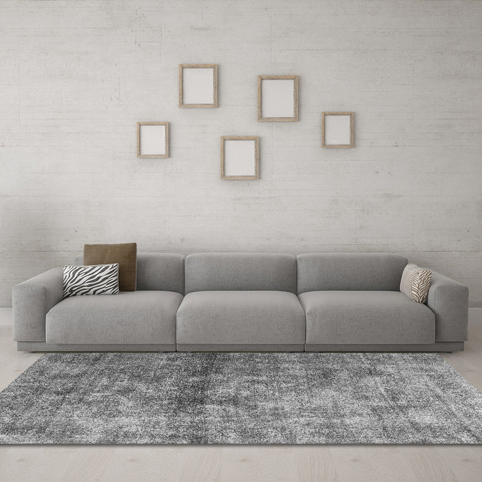 Machine Washable Persian Gray Traditional Rug in a Living Room,, wshtr2798gry