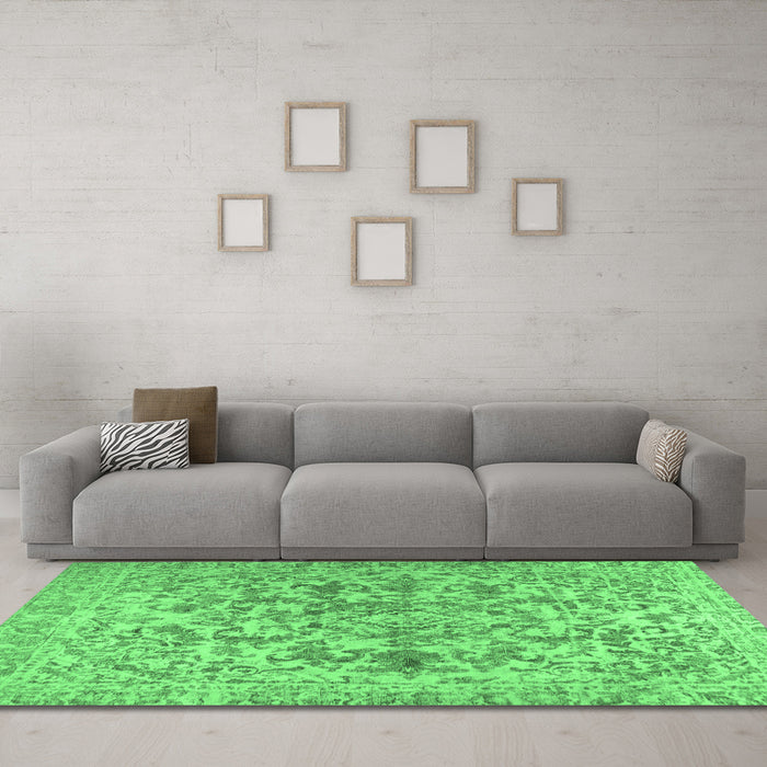 Machine Washable Persian Emerald Green Traditional Area Rugs in a Living Room,, wshtr2799emgrn