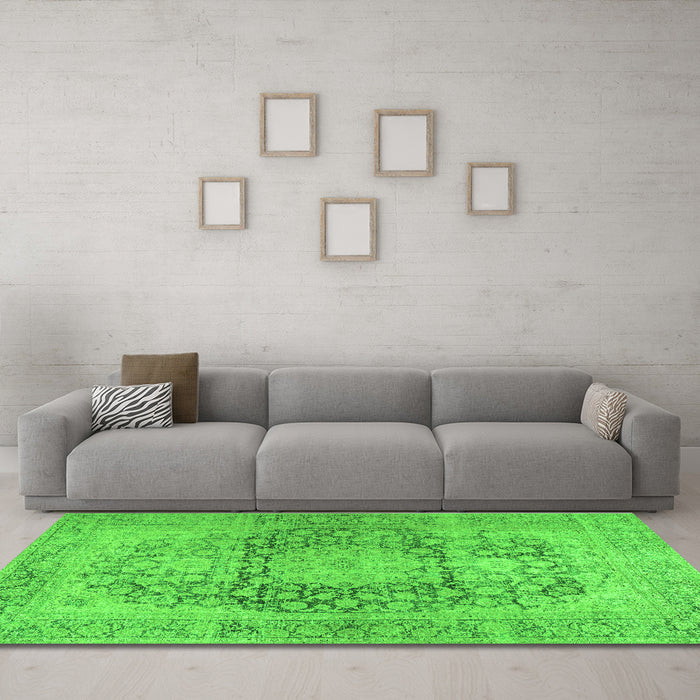 Machine Washable Persian Green Traditional Area Rugs in a Living Room,, wshtr2800grn