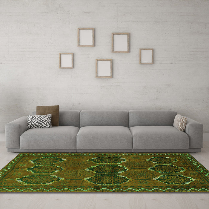 Machine Washable Persian Green Traditional Area Rugs in a Living Room,, wshtr2801grn