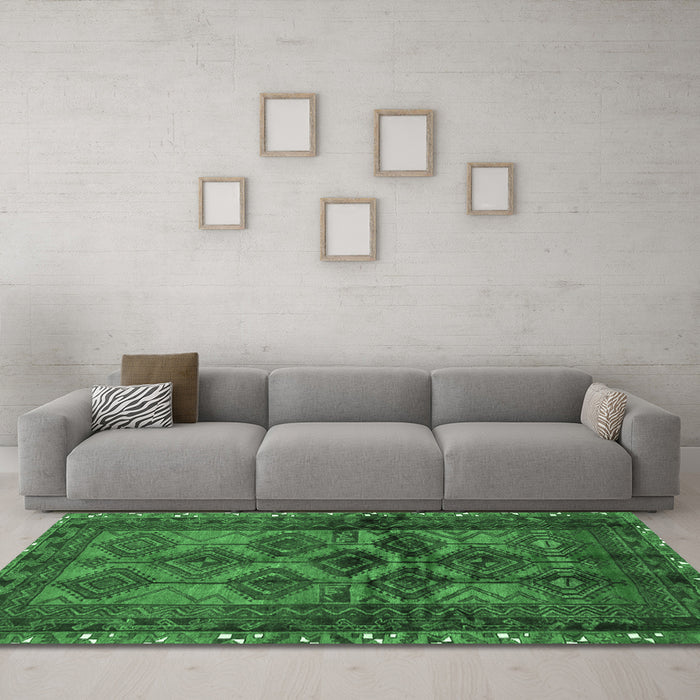 Machine Washable Persian Emerald Green Traditional Area Rugs in a Living Room,, wshtr2802emgrn