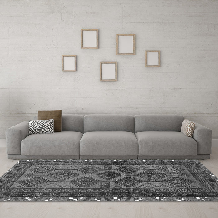 Machine Washable Persian Gray Traditional Rug in a Living Room,, wshtr2802gry