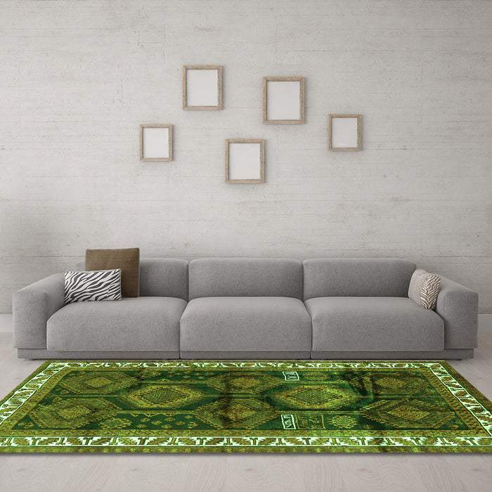 Machine Washable Persian Green Traditional Area Rugs in a Living Room,, wshtr2803grn