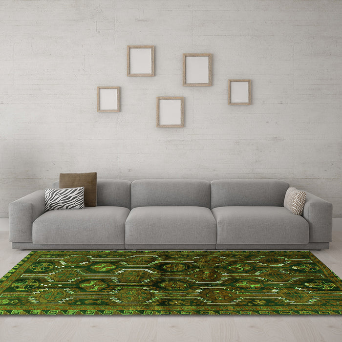Machine Washable Persian Green Traditional Area Rugs in a Living Room,, wshtr2804grn