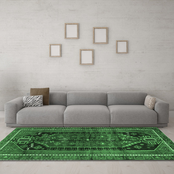 Machine Washable Persian Emerald Green Traditional Area Rugs in a Living Room,, wshtr2805emgrn