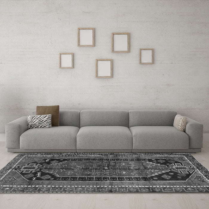 Machine Washable Persian Gray Traditional Rug in a Living Room,, wshtr2805gry