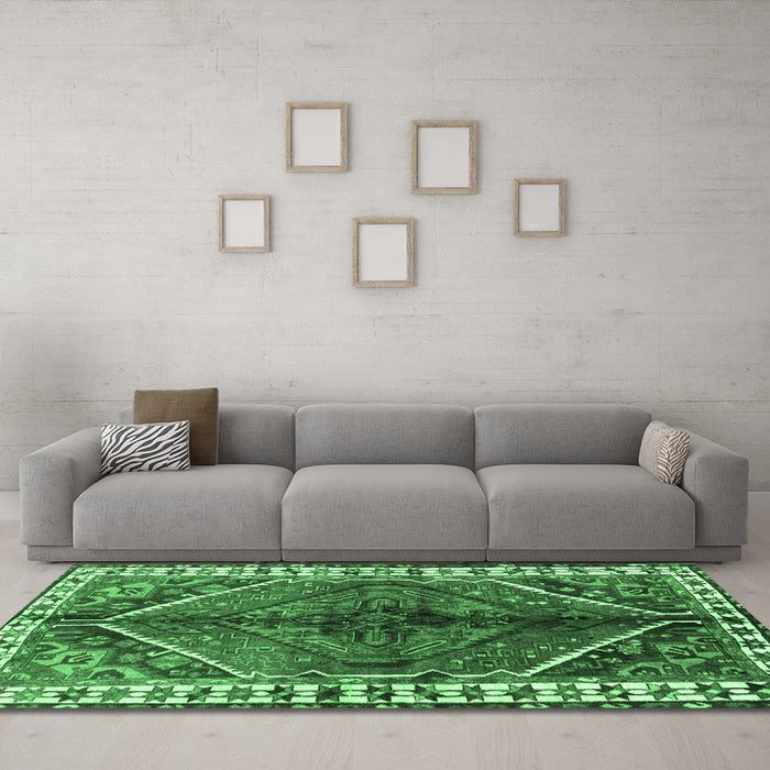 Machine Washable Persian Emerald Green Traditional Area Rugs in a Living Room,, wshtr2806emgrn