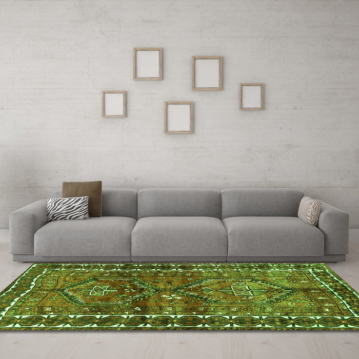 Machine Washable Persian Green Traditional Area Rugs in a Living Room,, wshtr2807grn