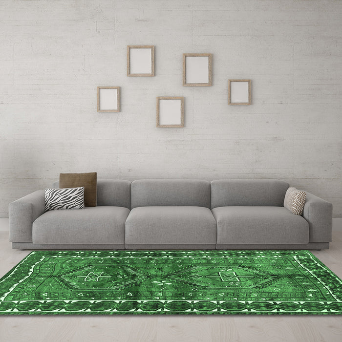 Machine Washable Persian Emerald Green Traditional Area Rugs in a Living Room,, wshtr2807emgrn