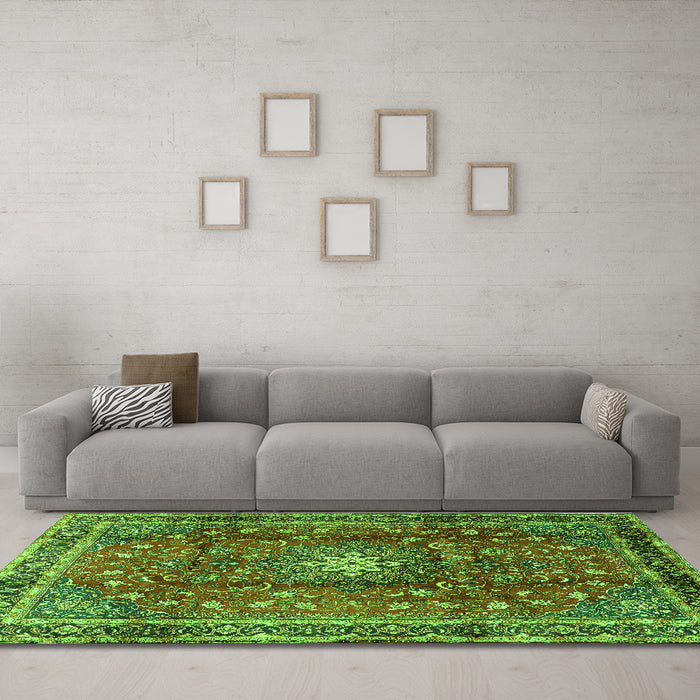 Machine Washable Persian Green Traditional Area Rugs in a Living Room,, wshtr2808grn