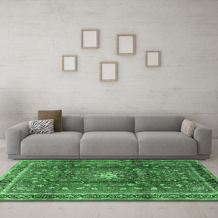 Machine Washable Persian Emerald Green Traditional Area Rugs in a Living Room,, wshtr2808emgrn